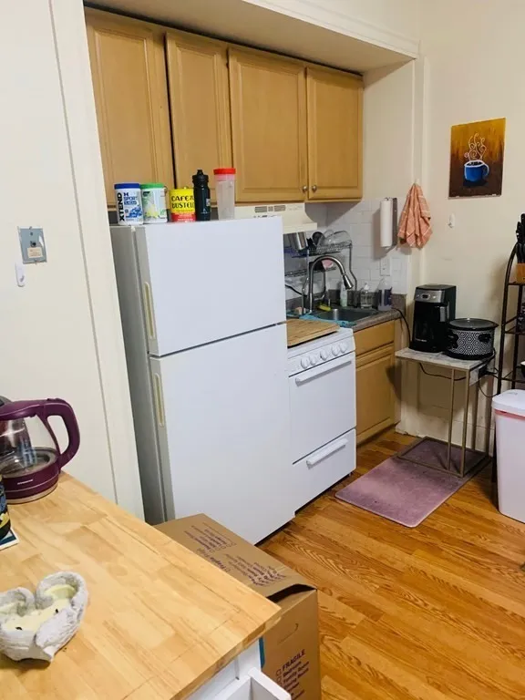 27 Bay State Rd, Fenway