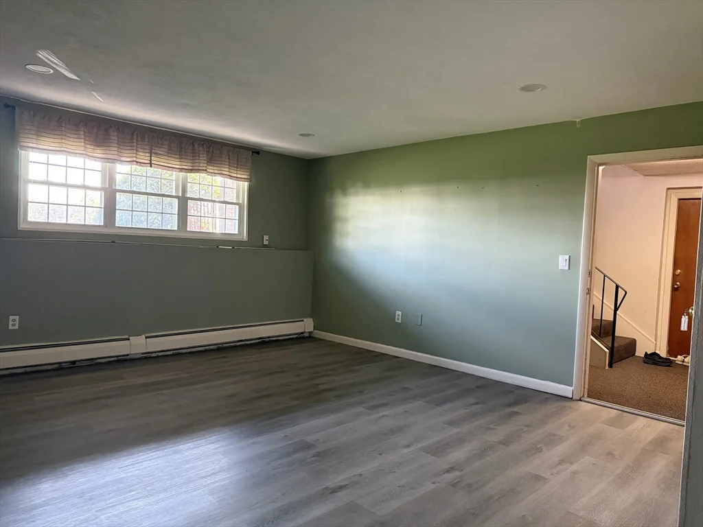 12 Williamsburg Ct, Shrewsbury