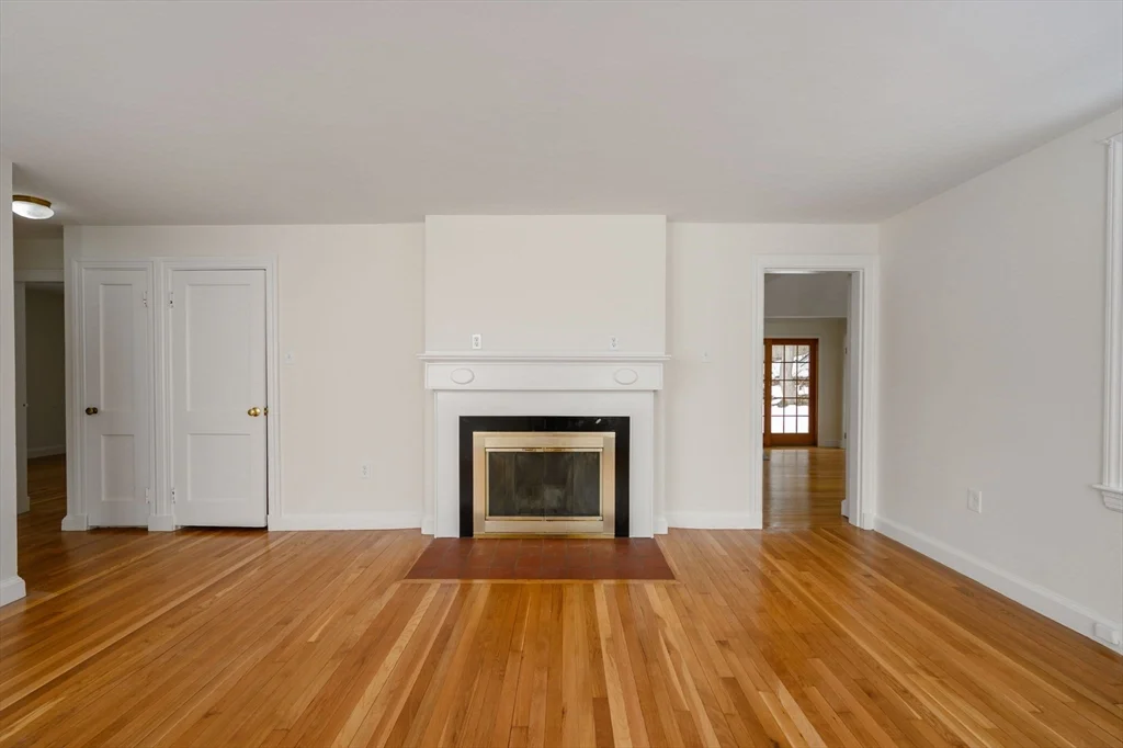 25 Bayberry Ln, Cohasset