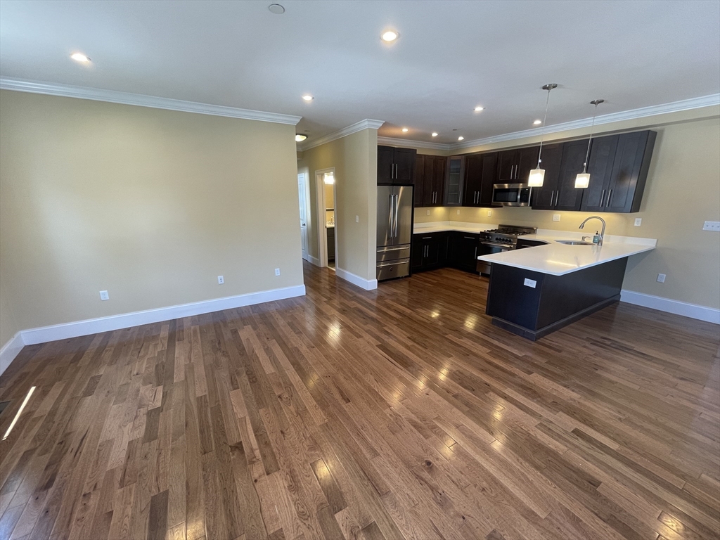 7 Wendell Pl, South Boston