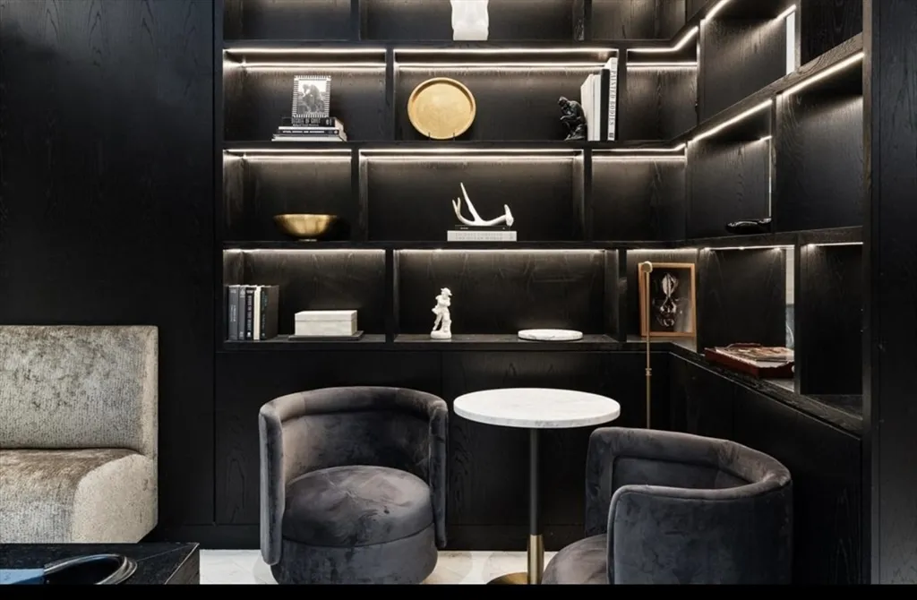 55 Lagrange, Downtown