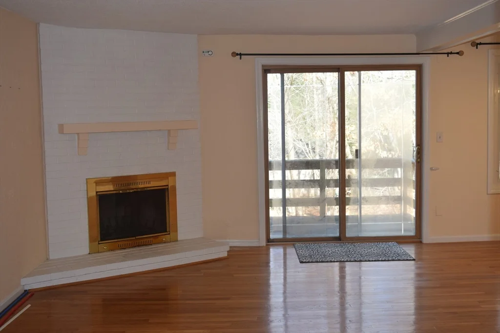 11 Hilltop Ln, Easton