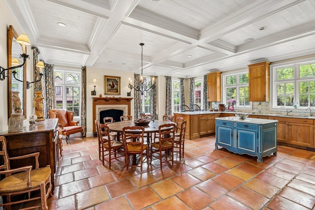 110 Juniper Rd, Belmont