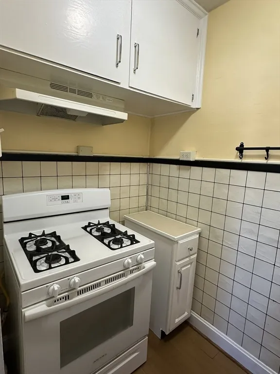 455 Peckham St, Fall River