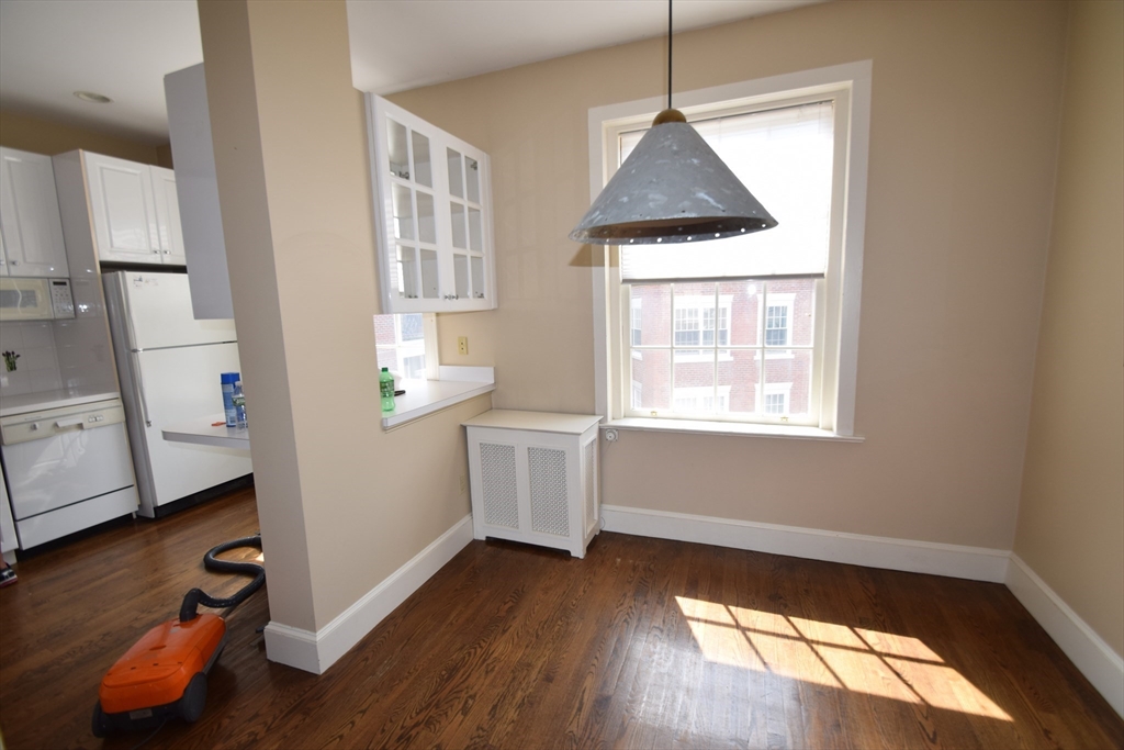 141 Beaconsfield Rd, Brookline