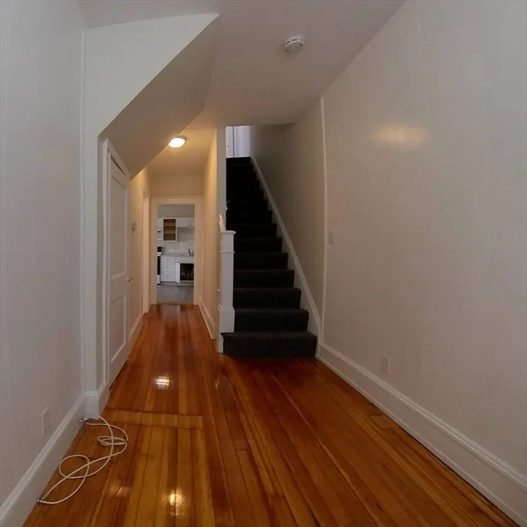 11 Banks St, Waltham