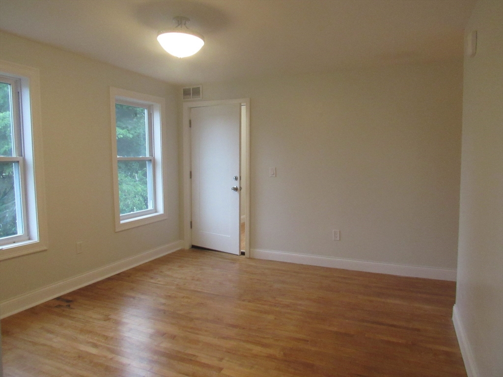 25 Crescent, Oakdale