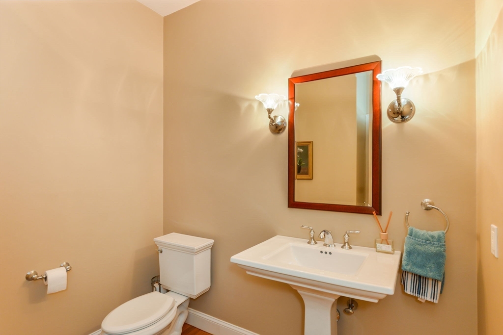 1 Puddingstone Ln, Acoaxet