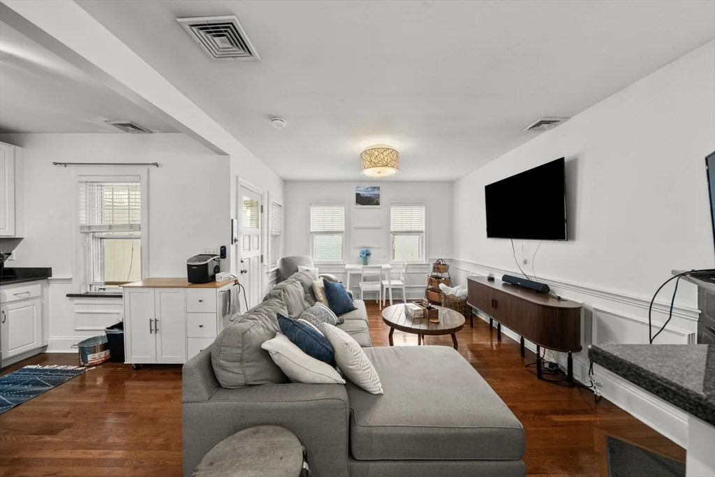 293 W Second St, South Boston