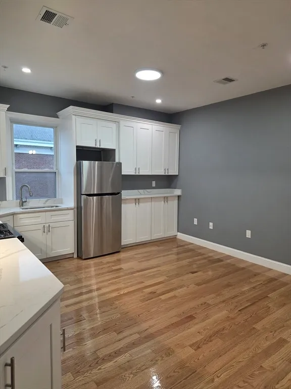 339 Cambridge St, East Cambridge