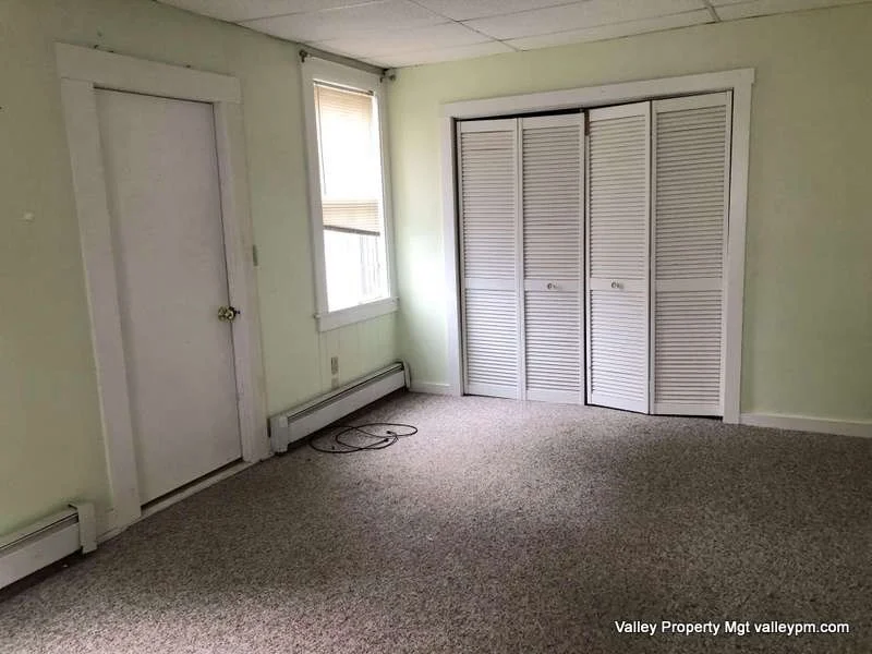 697 Main St, Amherst