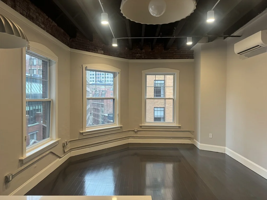 281 Franklin, Downtown