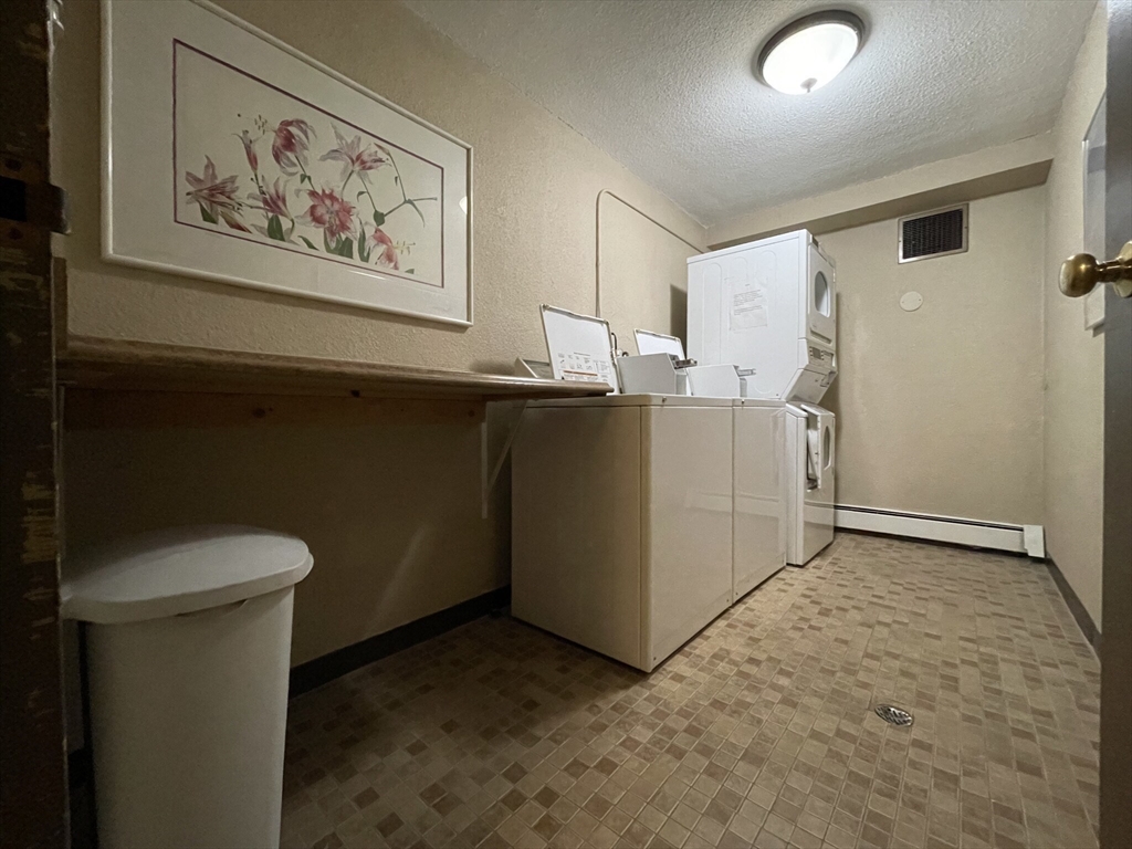 81 Green St, North Brookline