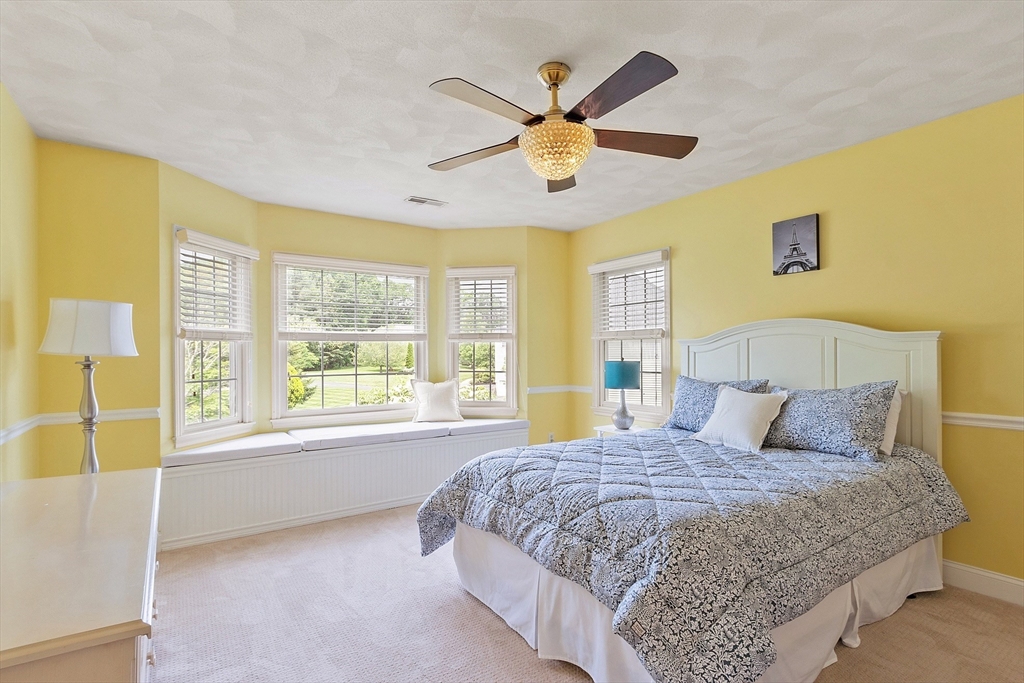 22 Periwinkle Way, North Andover