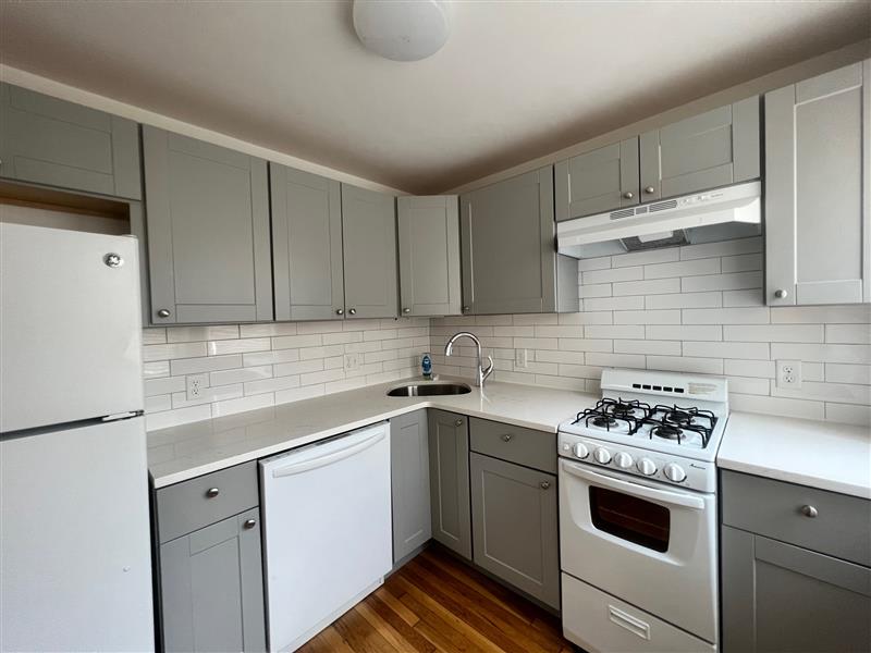 36 College Ave, Tufts