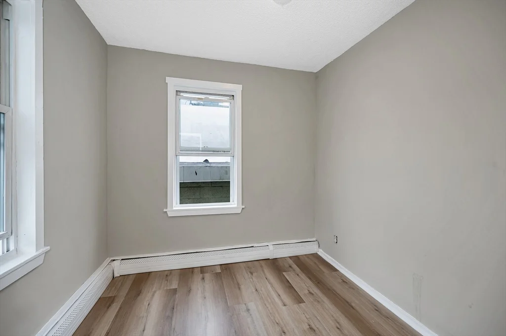 50 1/2 Common St, North Lawrence