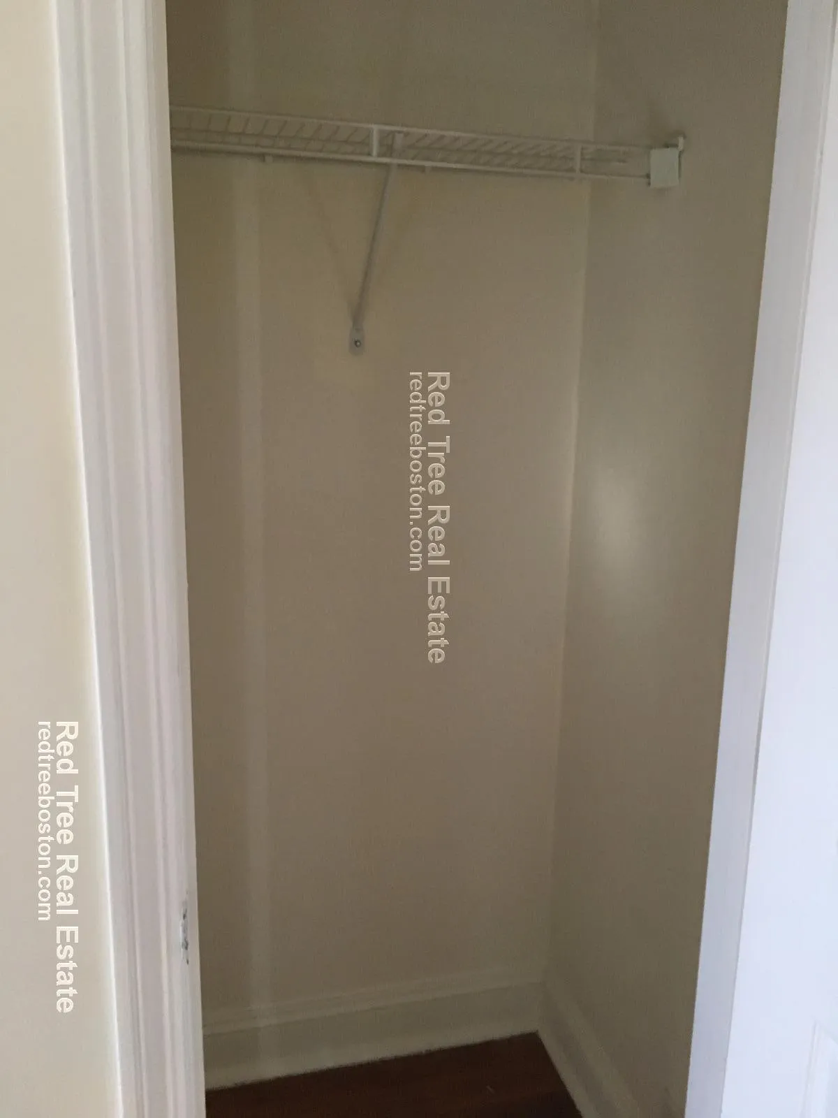 15 Green St, North Brookline