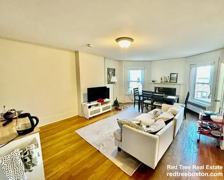 912 Beacon St, Fenway