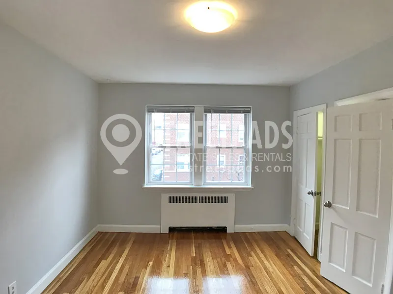 1151 Beacon St, Longwood