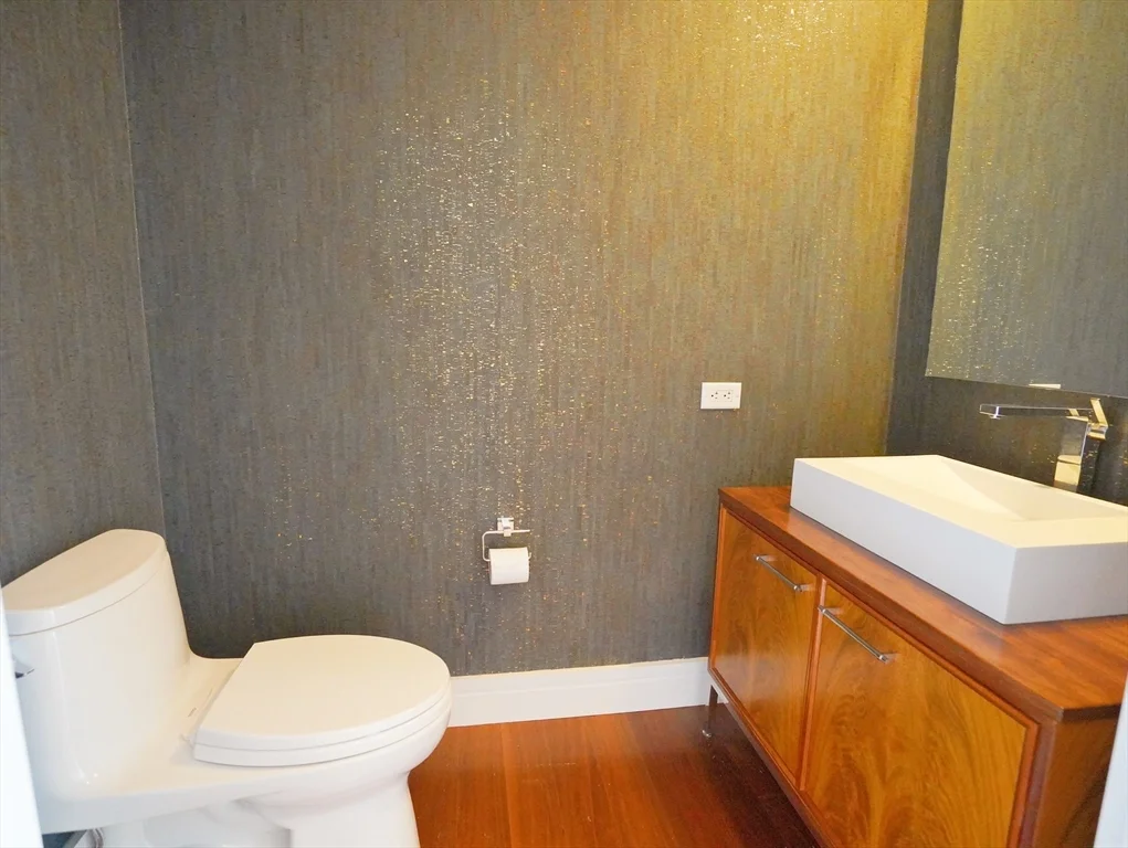 1 Dalton St, Back Bay