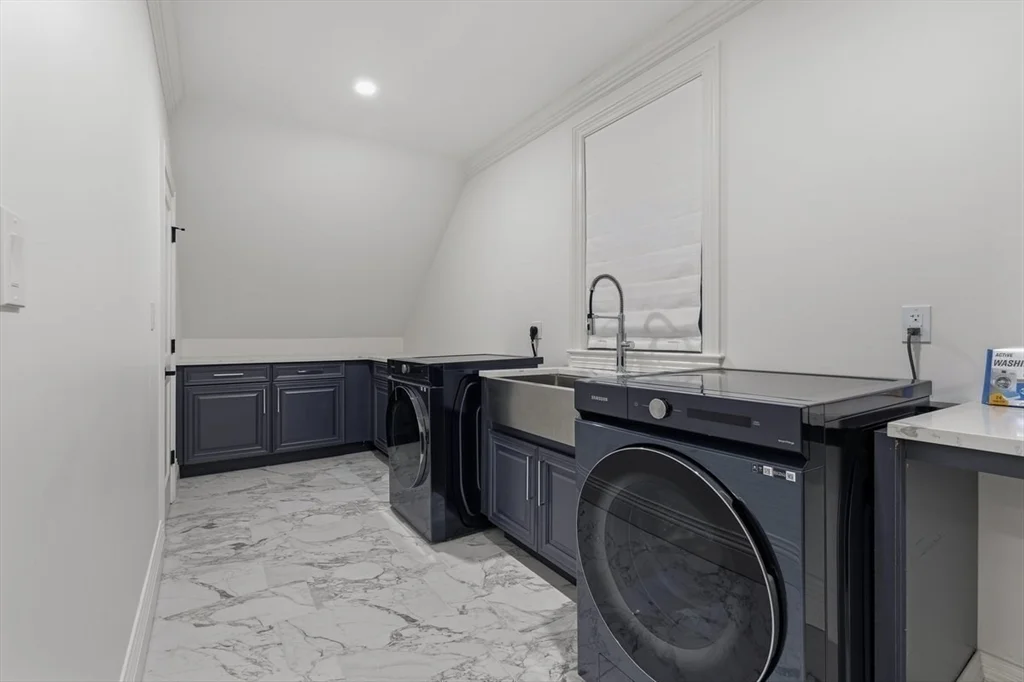 959 Chestnut St, Newton