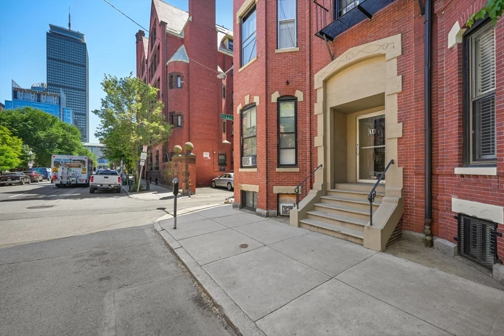14 Gloucester St, Back Bay