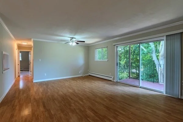 10 Longwood Dr, Andover