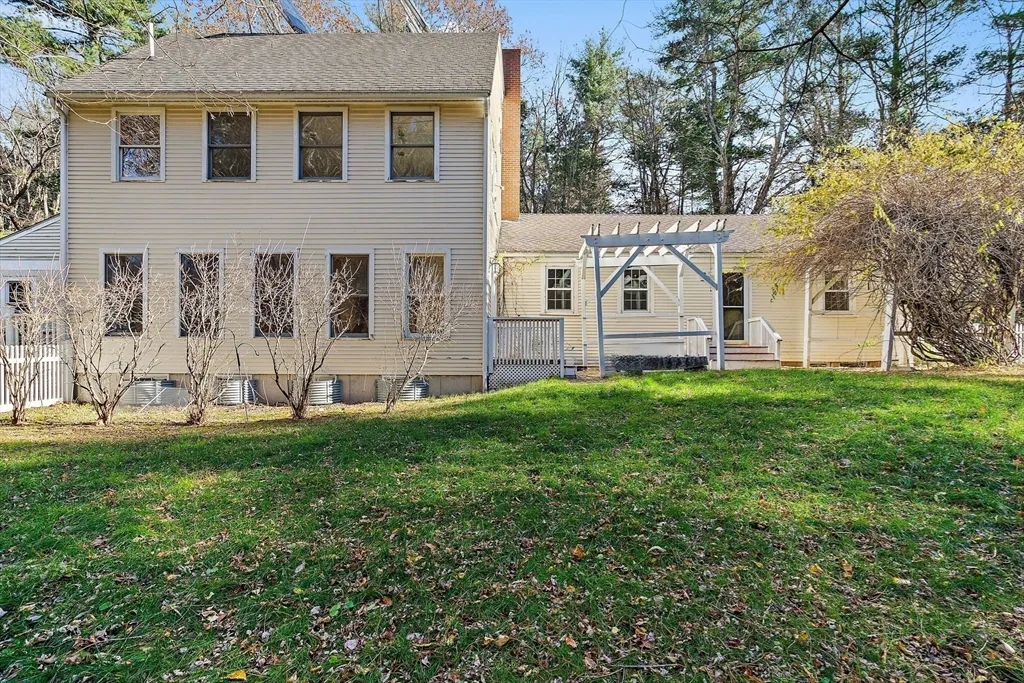 379 Concord Rd, Sudbury