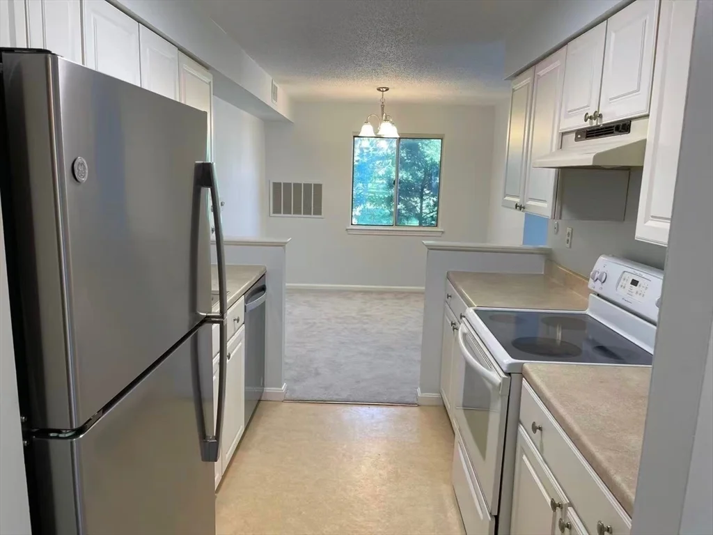 12 Beals Cove Rd, Hingham