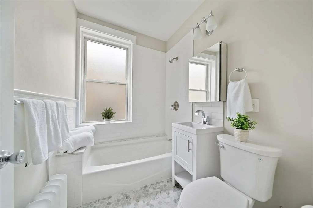 229 Kelton, Brighton