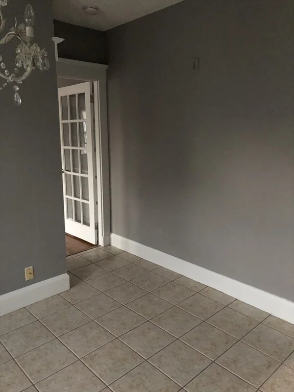 403-405 W Clinton St, West