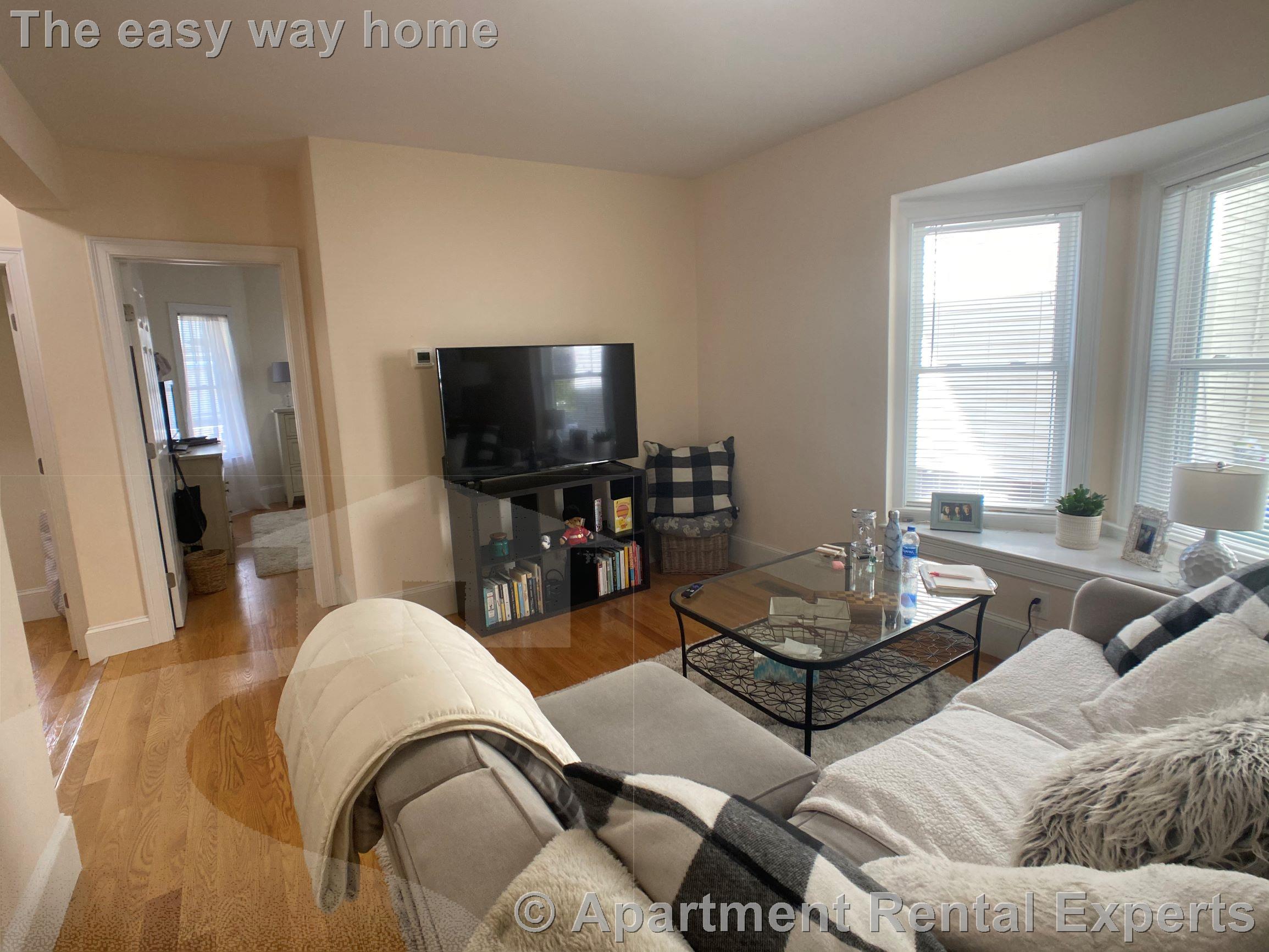 24 Willard Ave, Tufts