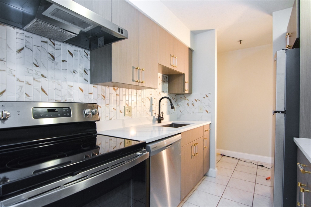 95 Audubon Rd, Wakefield