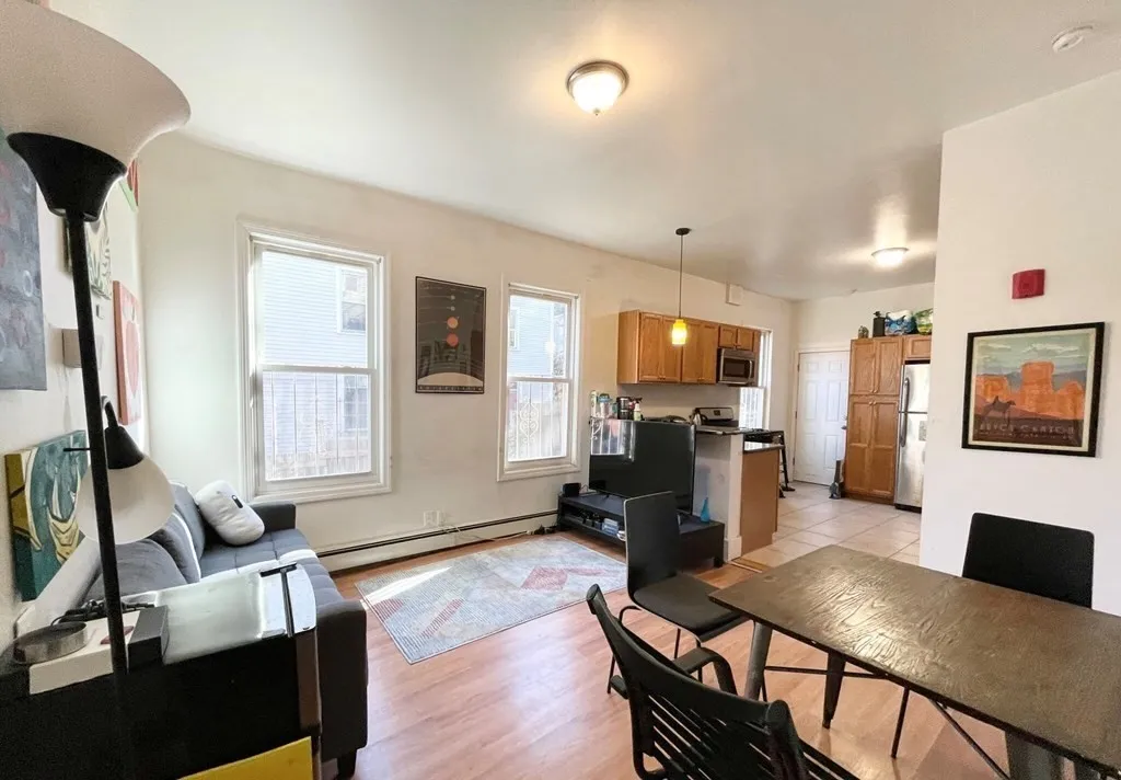 52 Delle Ave, Mission Hill