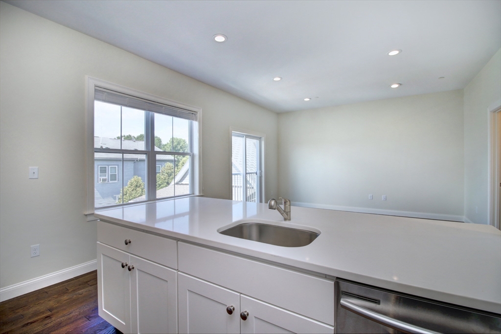 4 Kemp St, South Boston