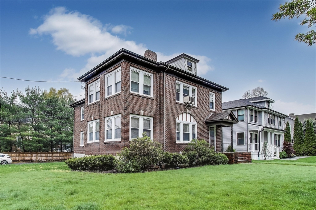 129 Oxford Rd, Newton Center