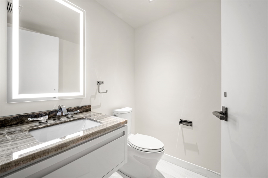 150 Seaport Blvd, Seaport District