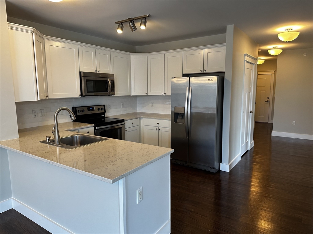 978 Worcester St, Wellesley