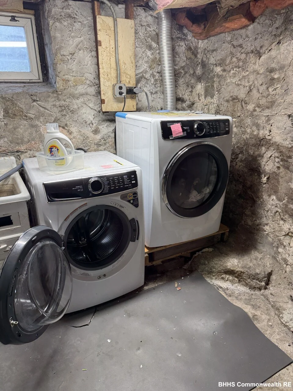 27 Lloyd Rd, Watertown