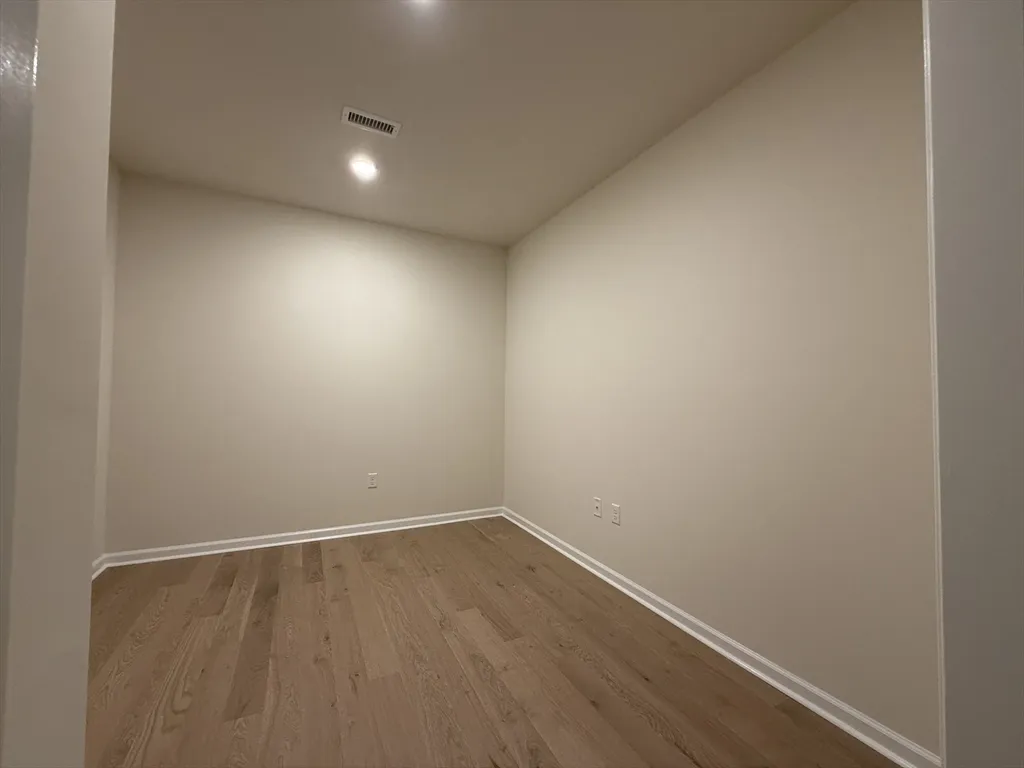 4 Winslow Ln, Grafton