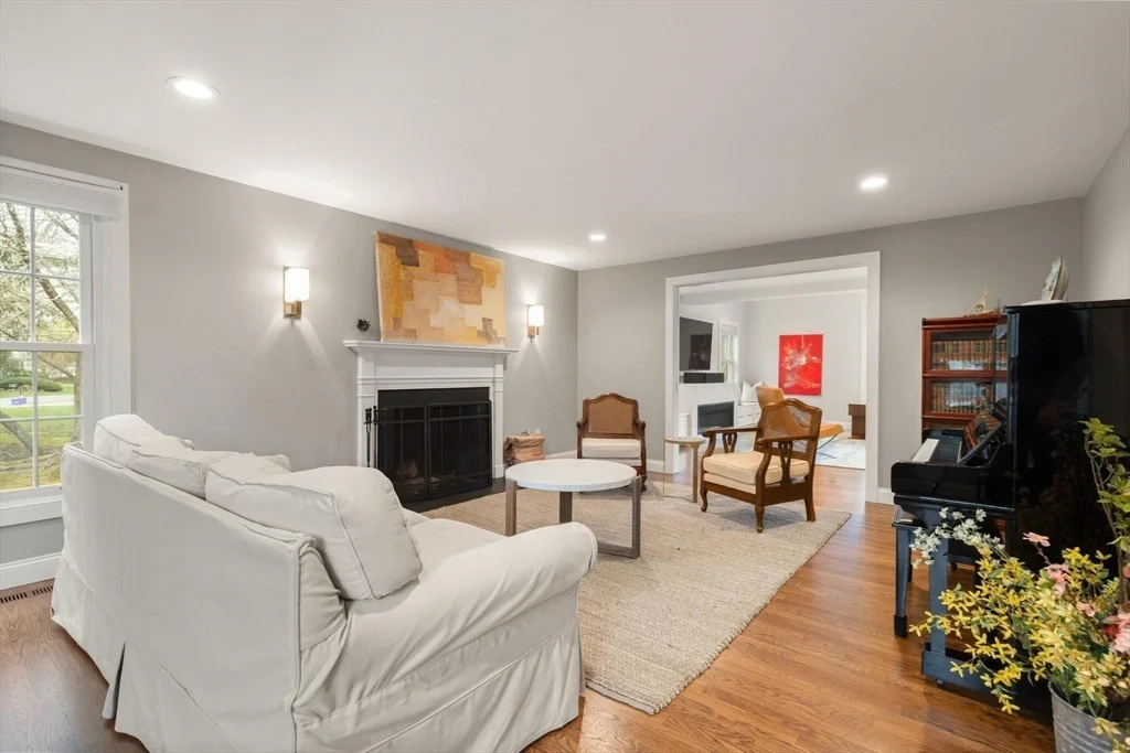 25 Saddle Club Rd, Lexington