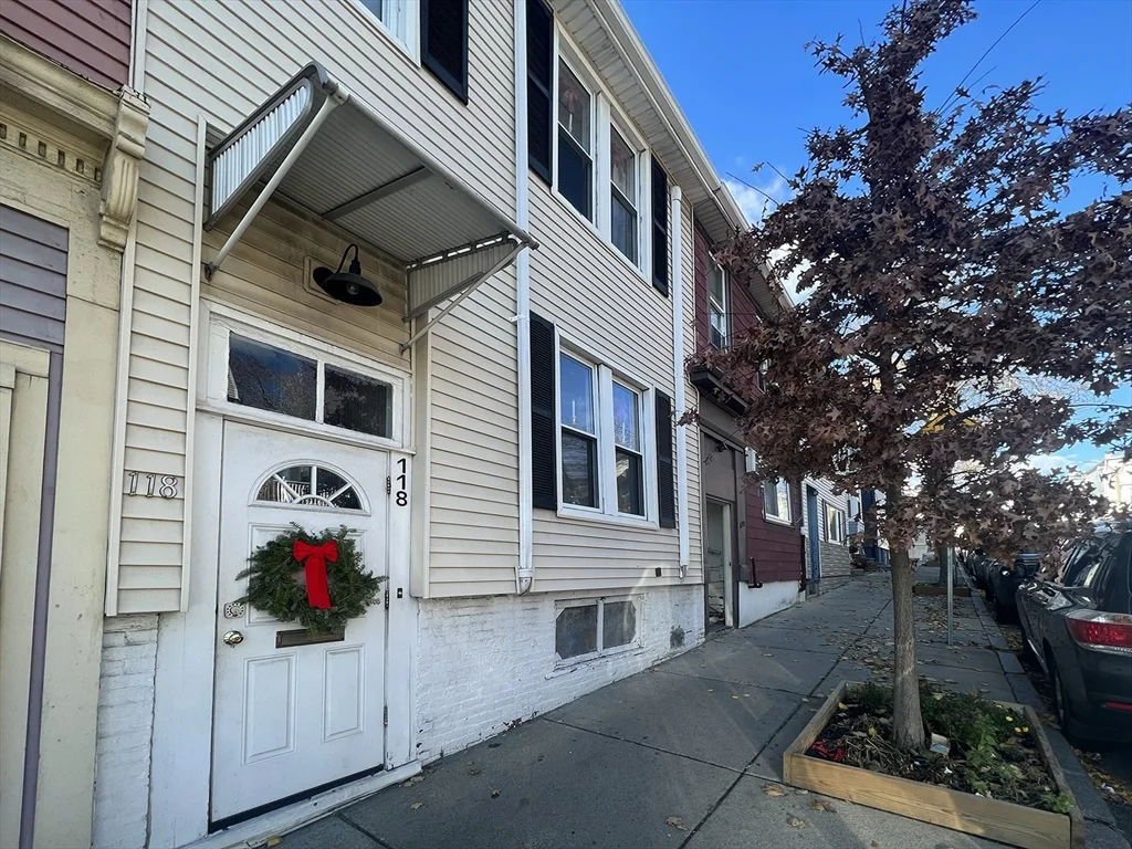 118 Brooks St, East Boston