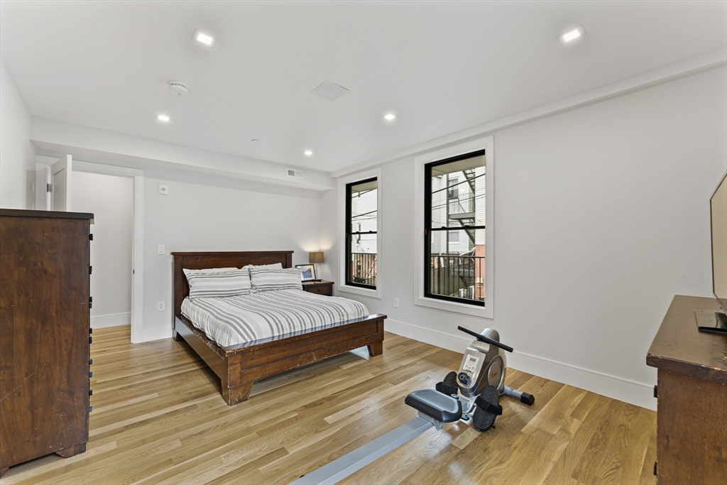 8 Mercer St, South Boston