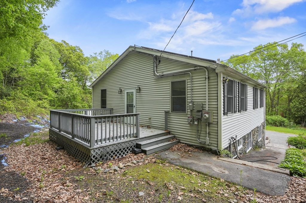 9 Gover Rd, Millbury