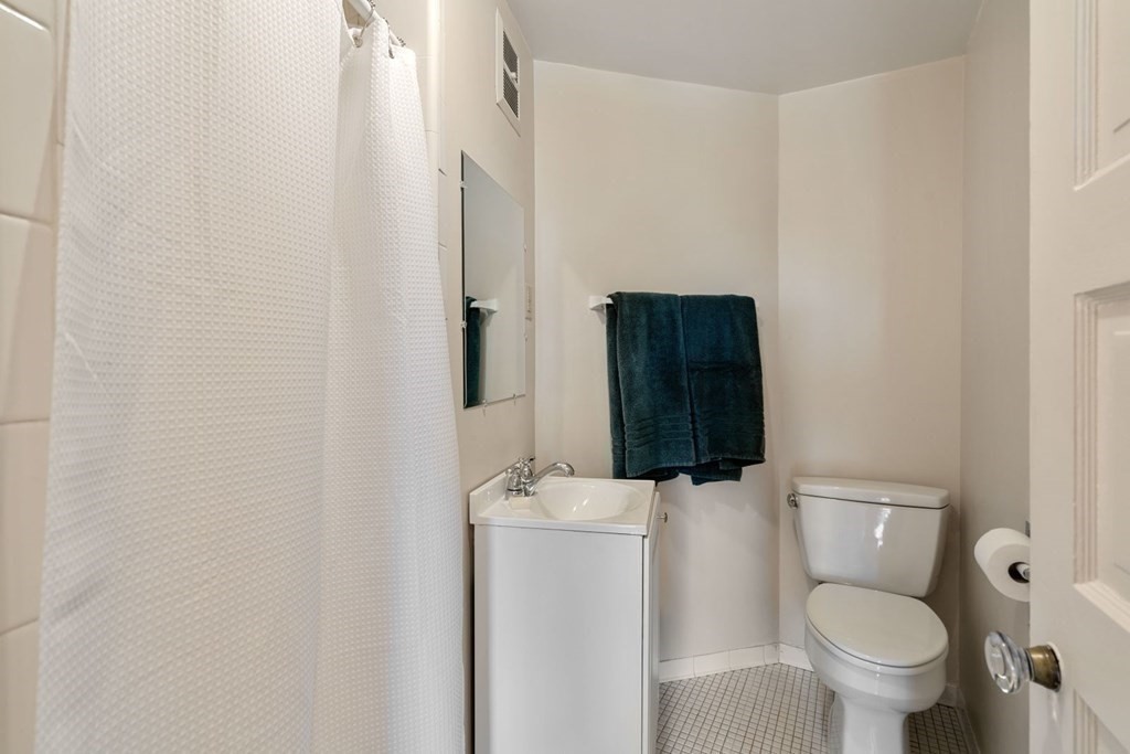 993 Memorial Dr, Harvard Square