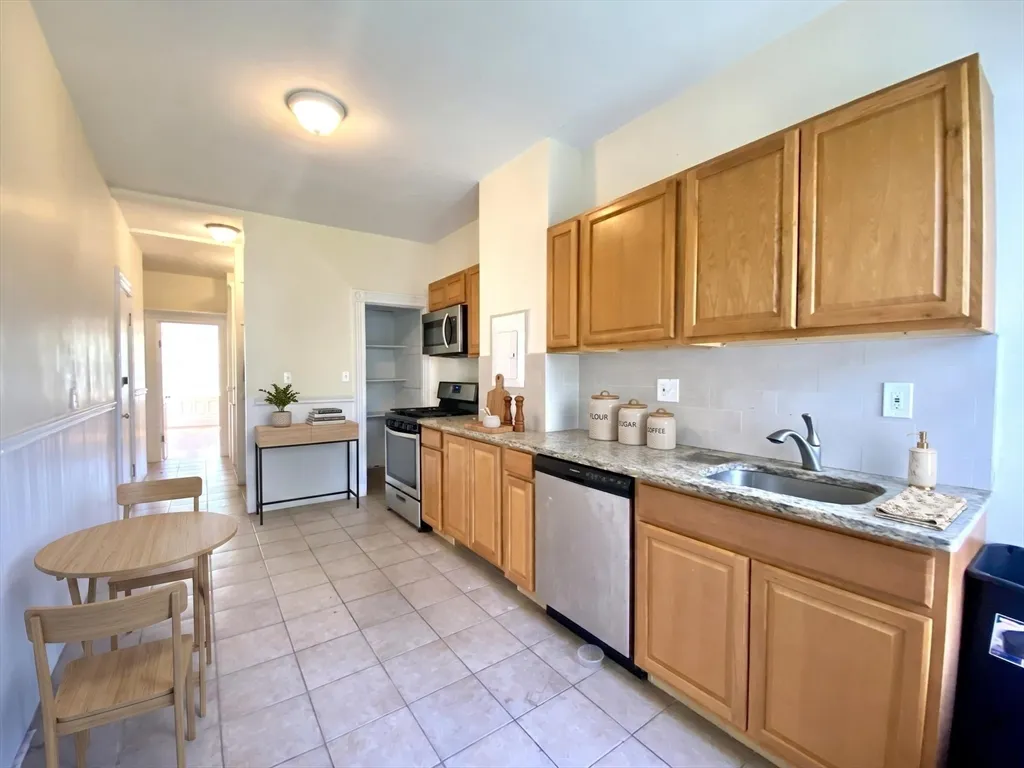144 Coolidge St, North Brookline