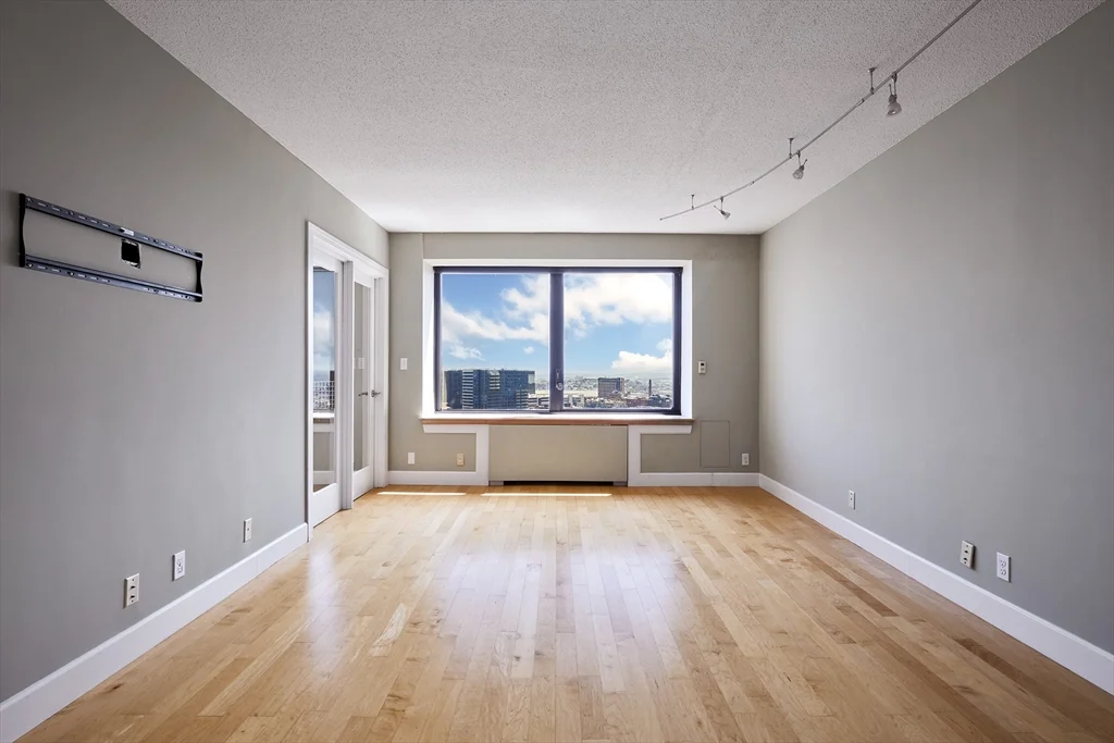 85 East India Row, Waterfront