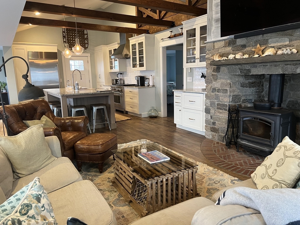 37 River Rd, Little Neck