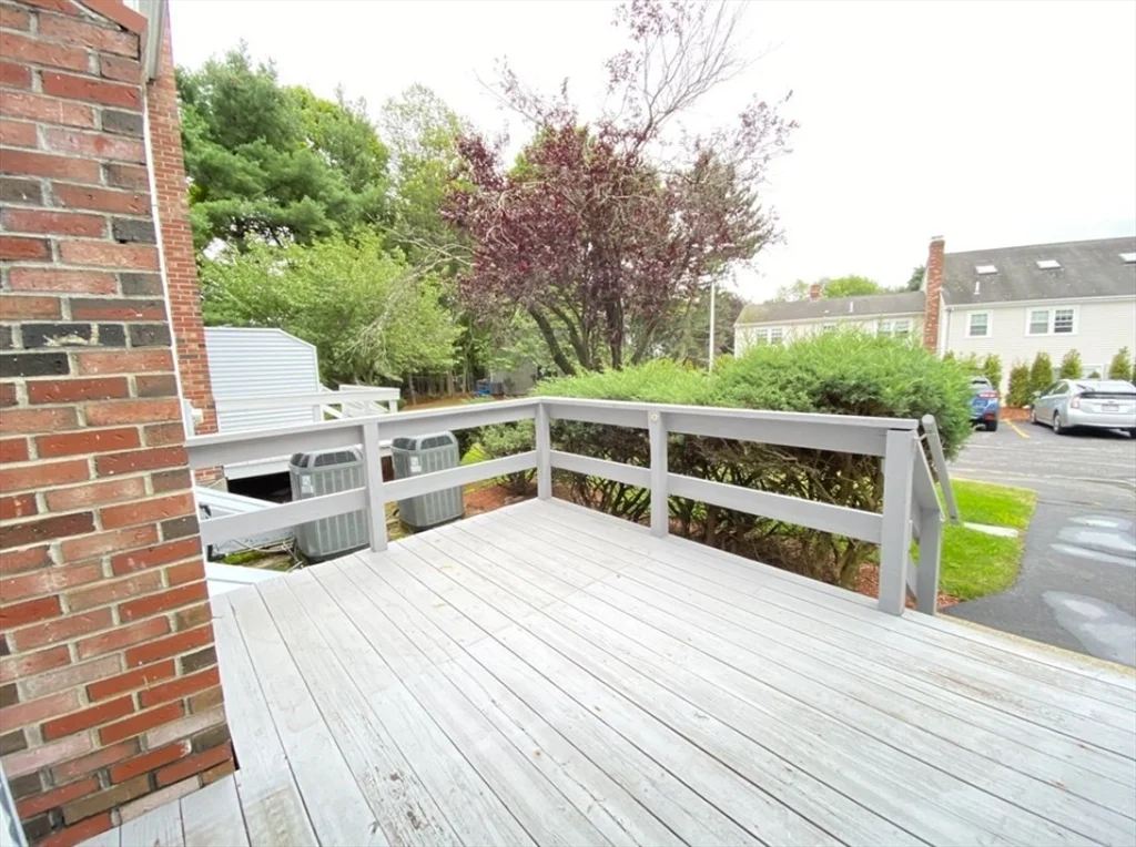 546 Lincoln St, Waltham