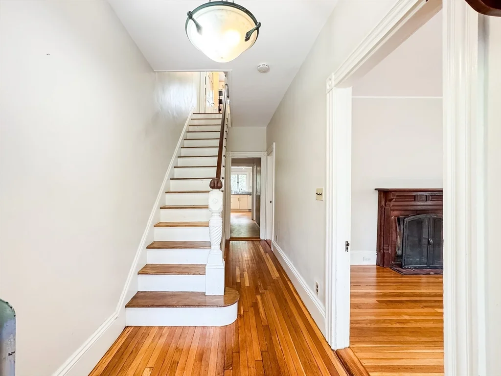 11 Maple Cir, Newton